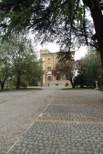 B&B Villa Albarelli San Polo dʼEnza in Caviano Bed & Breakfast